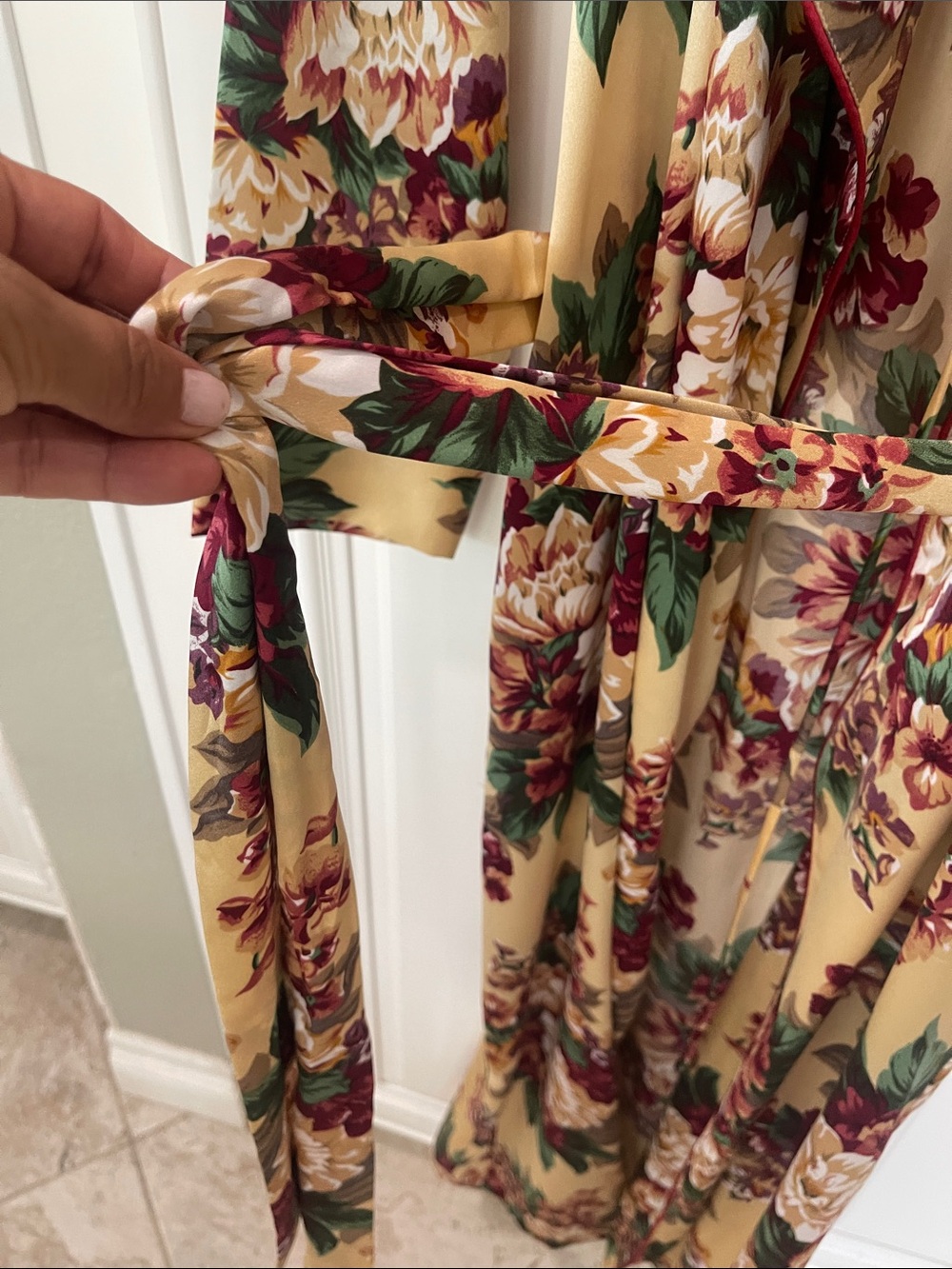 Vintage Victoria Secret Floral Satin long Robe Beige Burgundy size XS/S - Picture 6 of 10